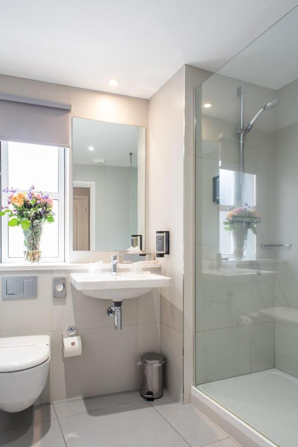 PREMIER SUITES Reading Bagian luar foto