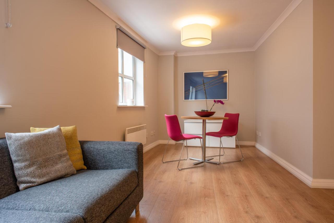 PREMIER SUITES Reading Bagian luar foto