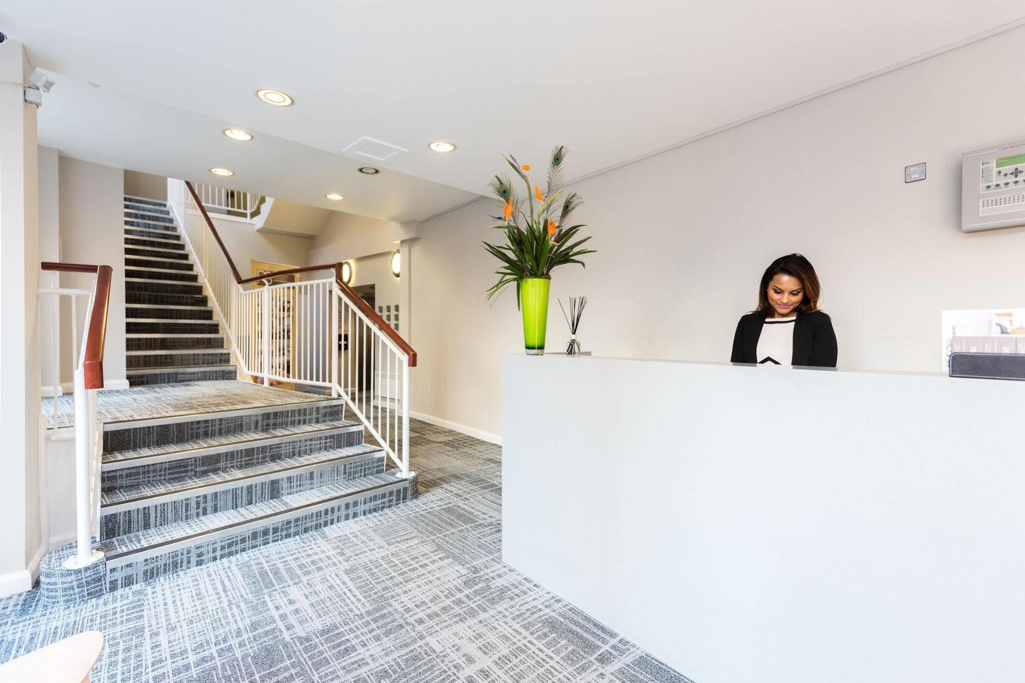 PREMIER SUITES Reading Bagian luar foto