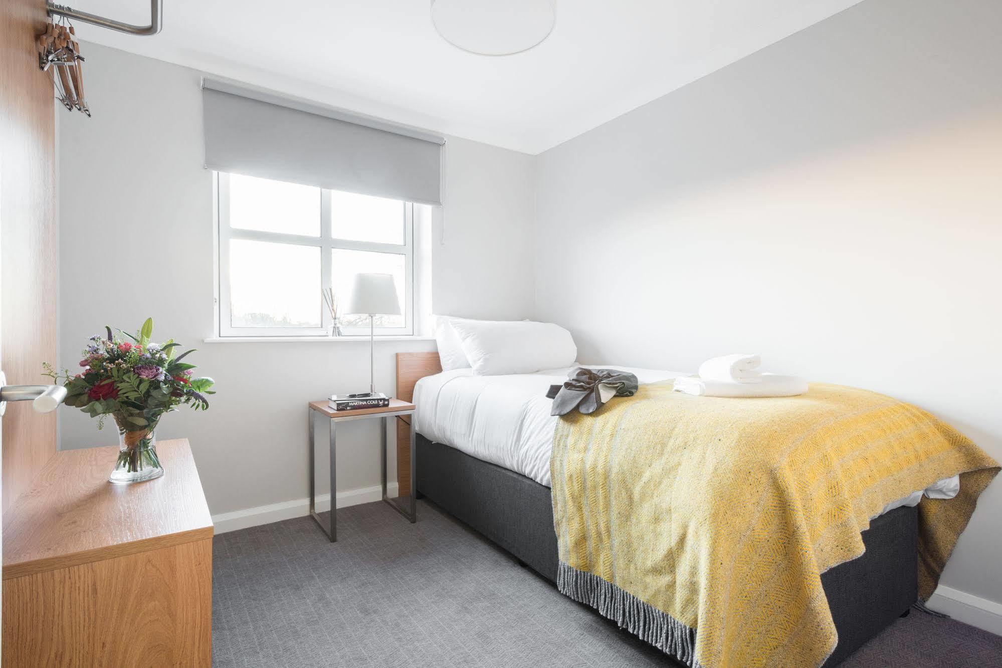 PREMIER SUITES Reading Bagian luar foto