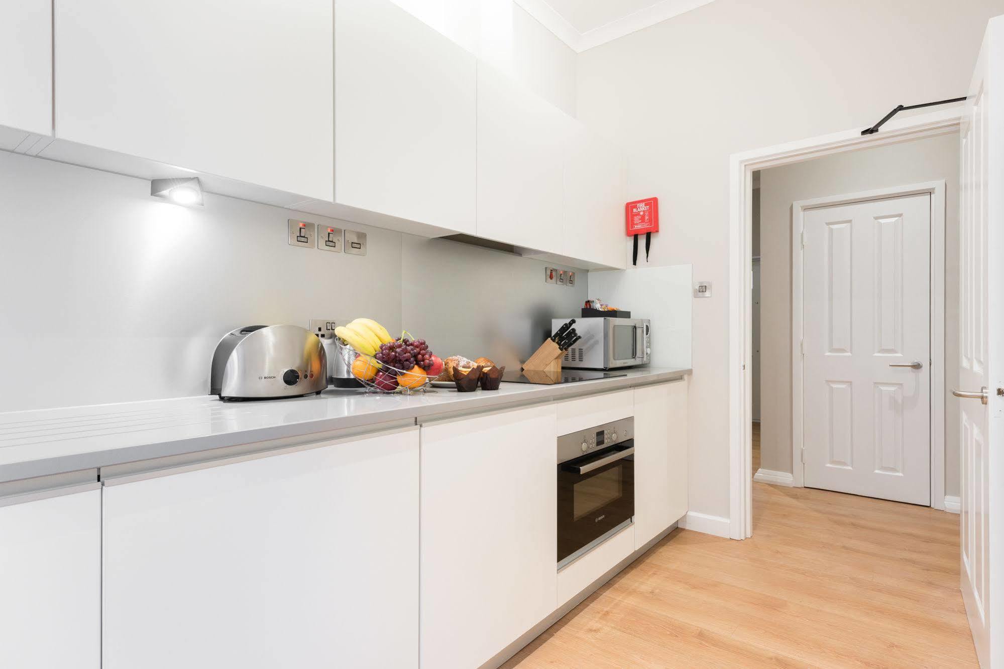 PREMIER SUITES Reading Bagian luar foto