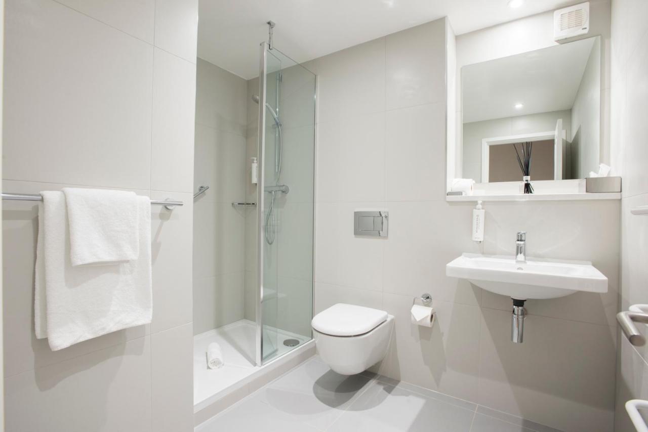PREMIER SUITES Reading Bagian luar foto